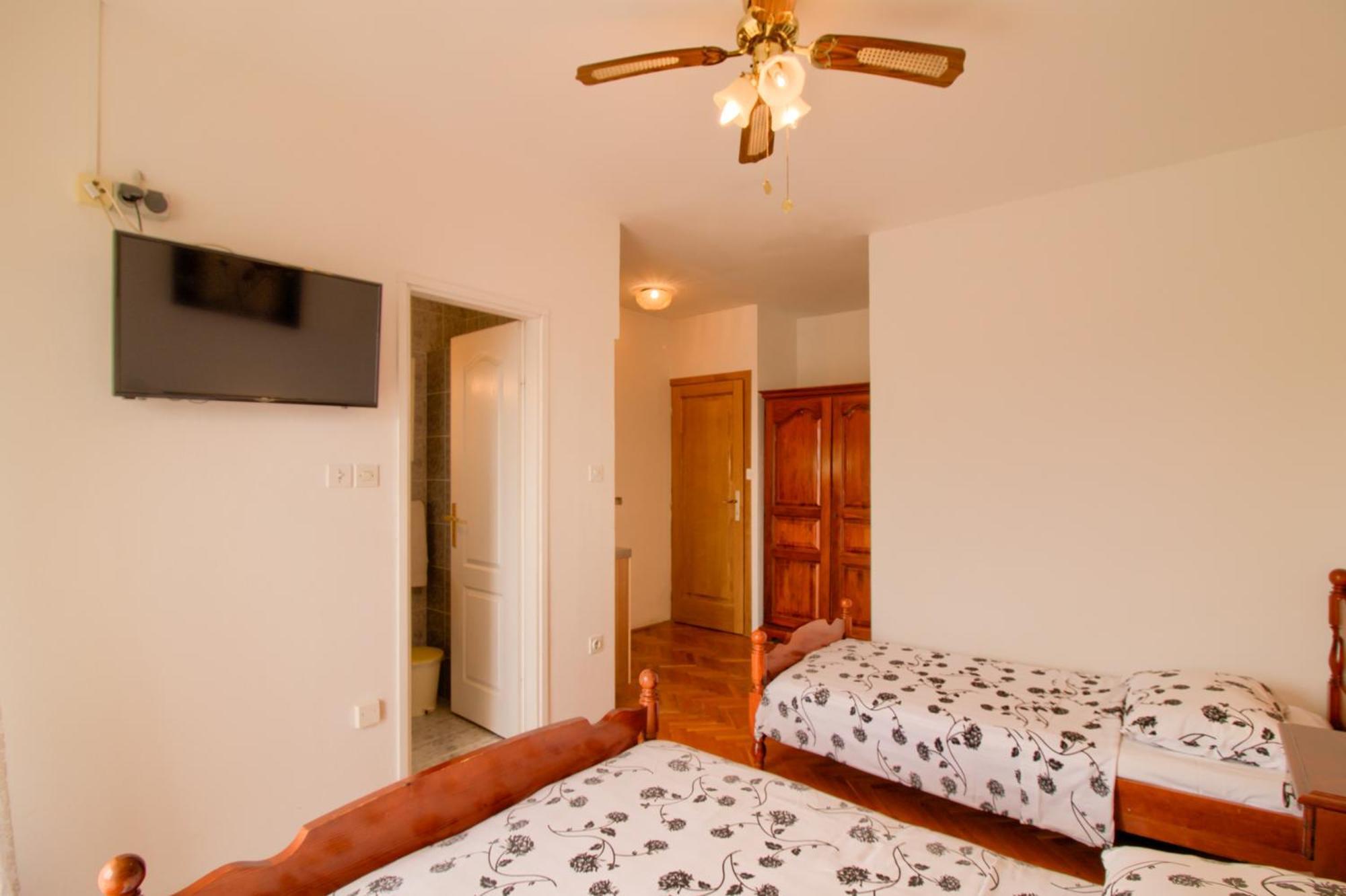 Apartments Sosic II Ровин Екстериор снимка
